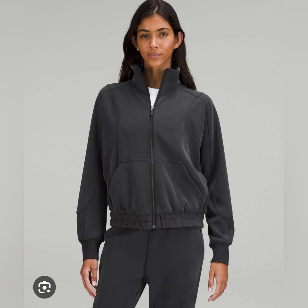 NWT Lululemon Softstreme Funnel Neck